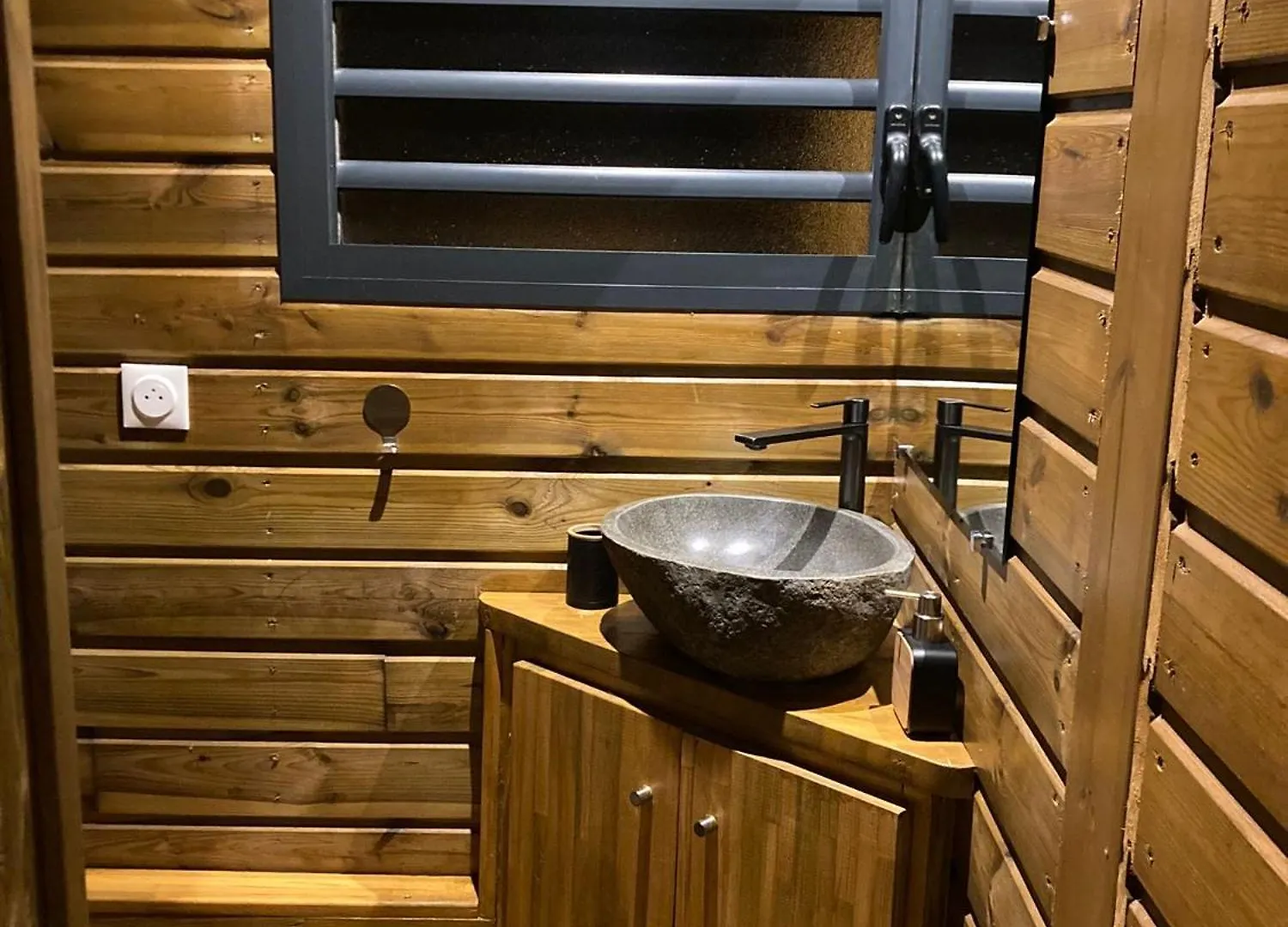 Private Lodge Les Abymes 0*,